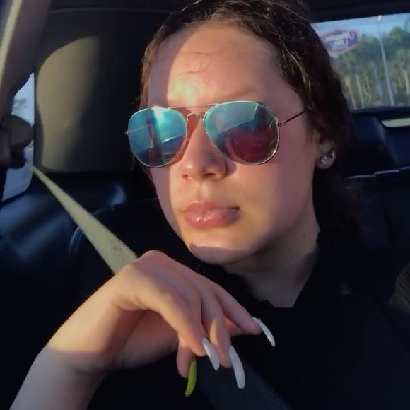 Meet your Posher, Reyna - Picture 1 of 1